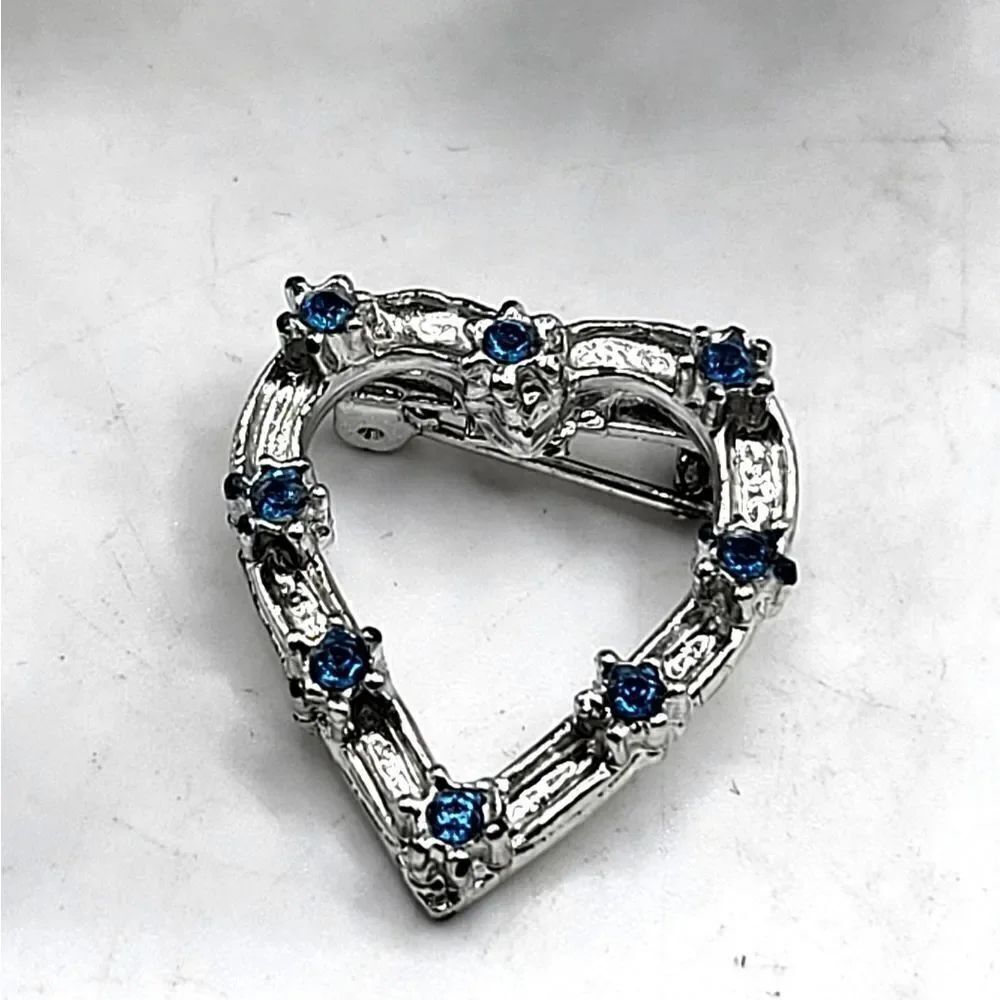 "5/$40" Dainty Silvertone Blue Crystal Heart Brooch